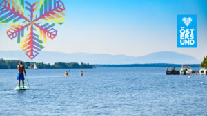storsjön med sup, kajaker och båtar